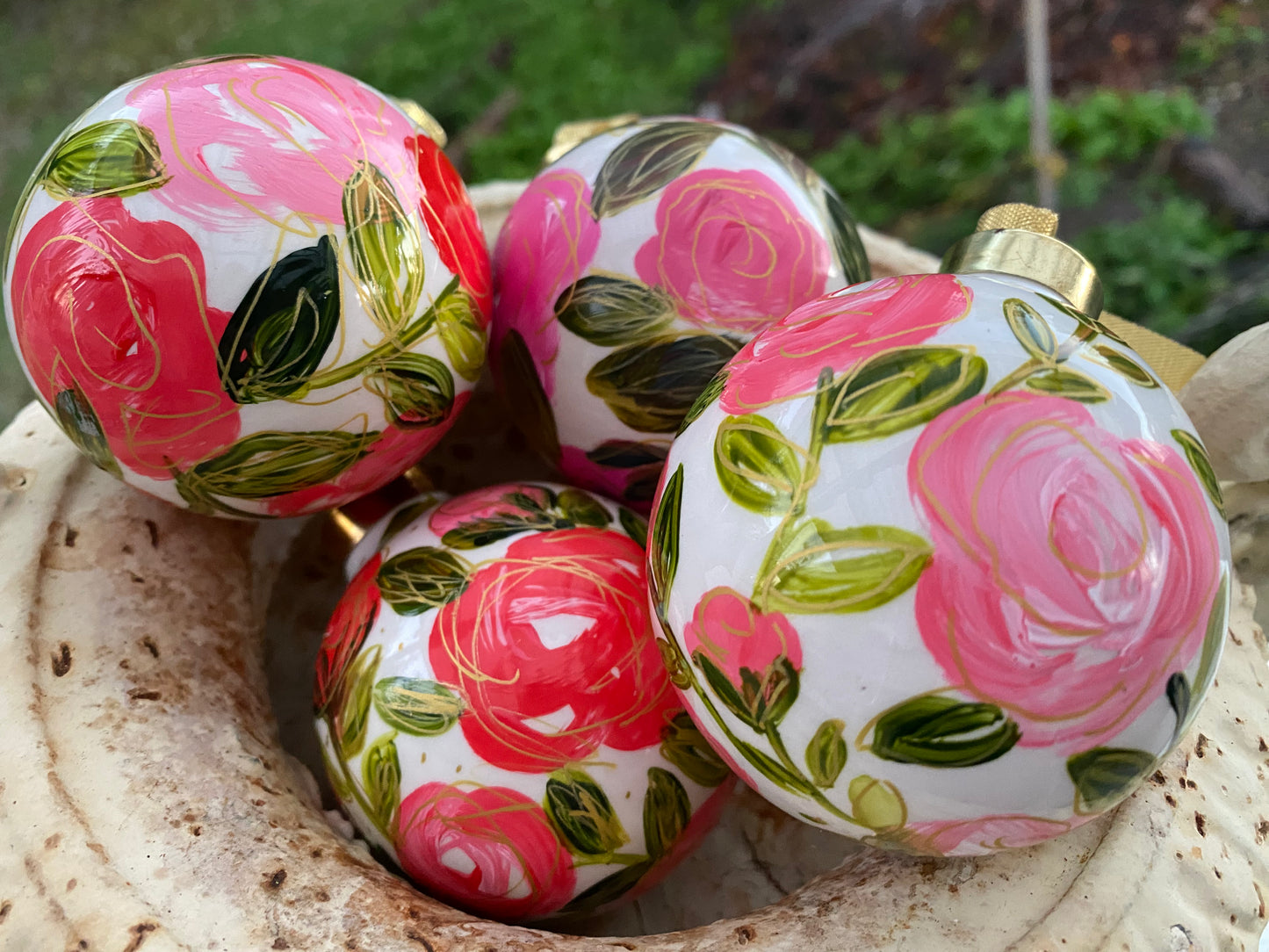RED + PINK + ORANGE ROSES ROUND ORNAMENT