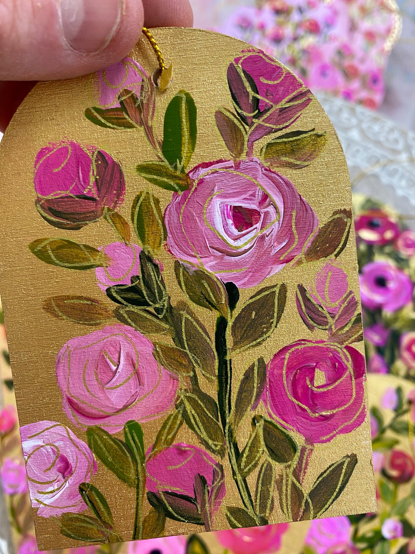 GOLD FLORAL ORNAMENT