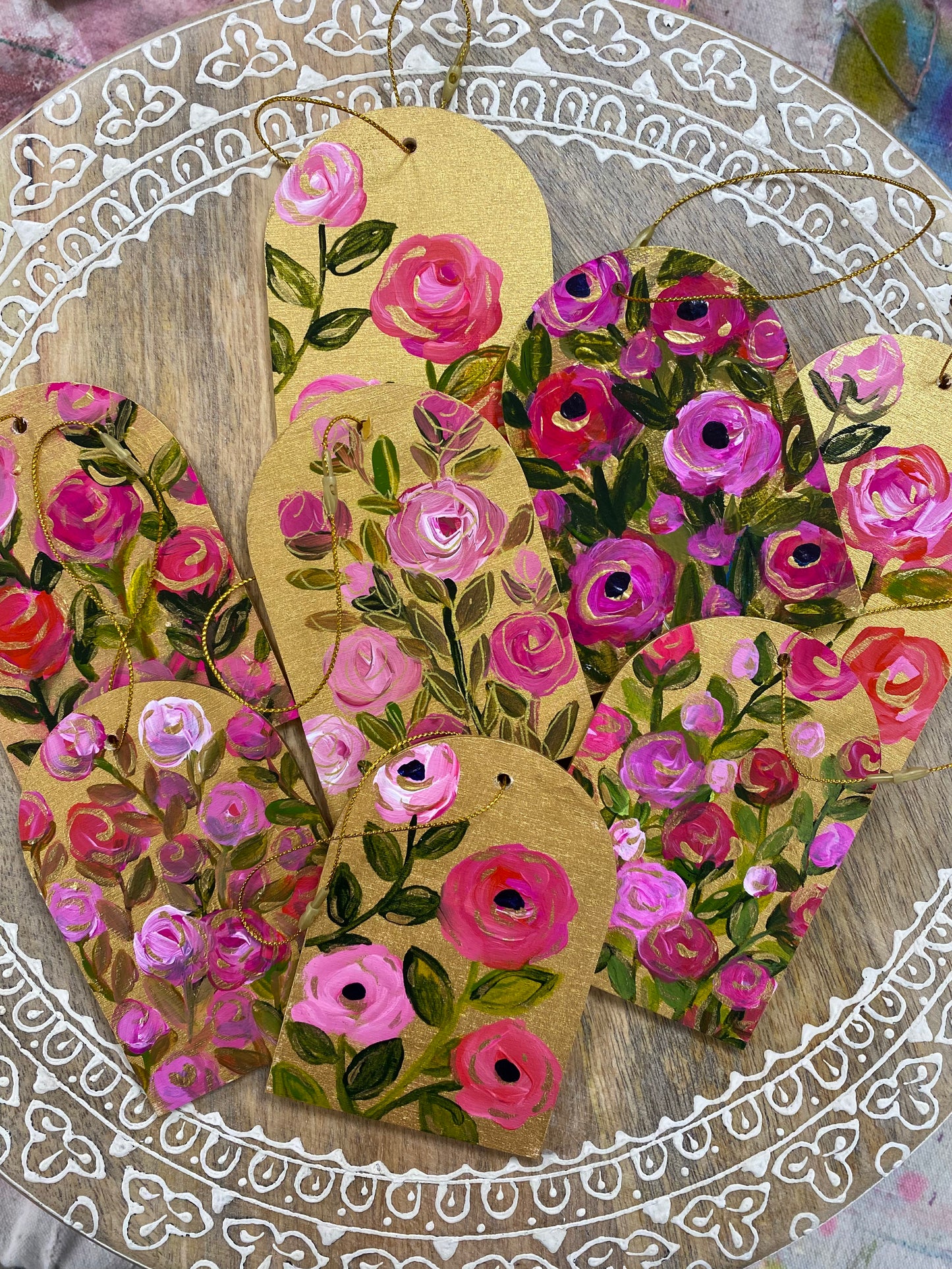 GOLD FLORAL ORNAMENT