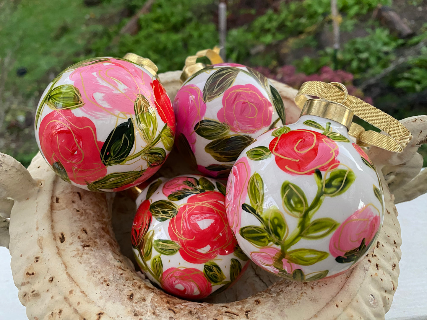 RED + PINK + ORANGE ROSES ROUND ORNAMENT