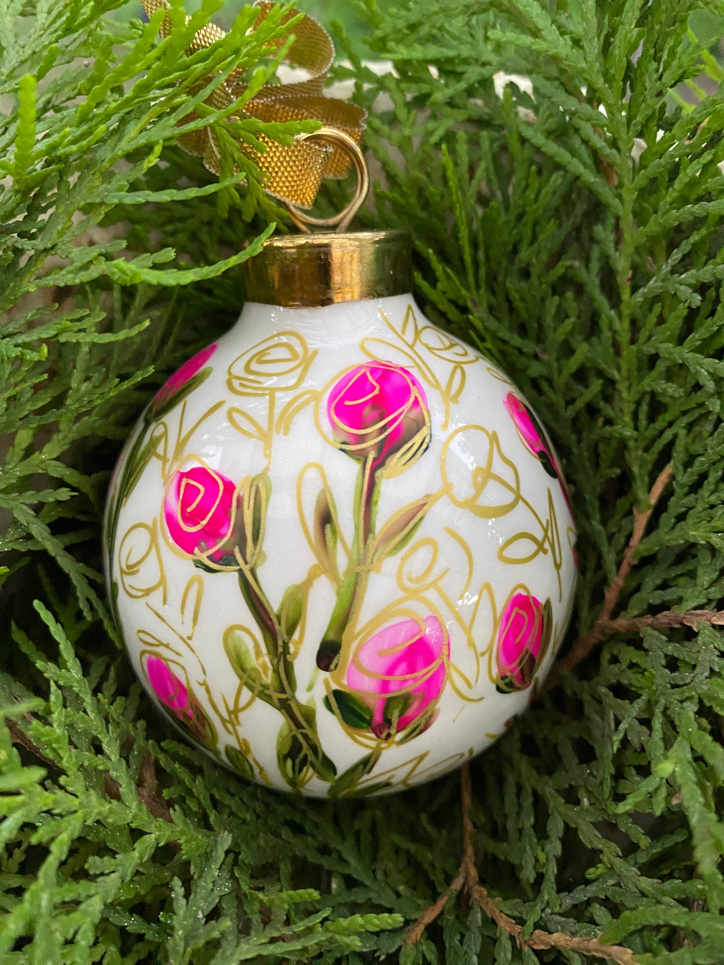 PINK ROSES ROUND ORNAMENT