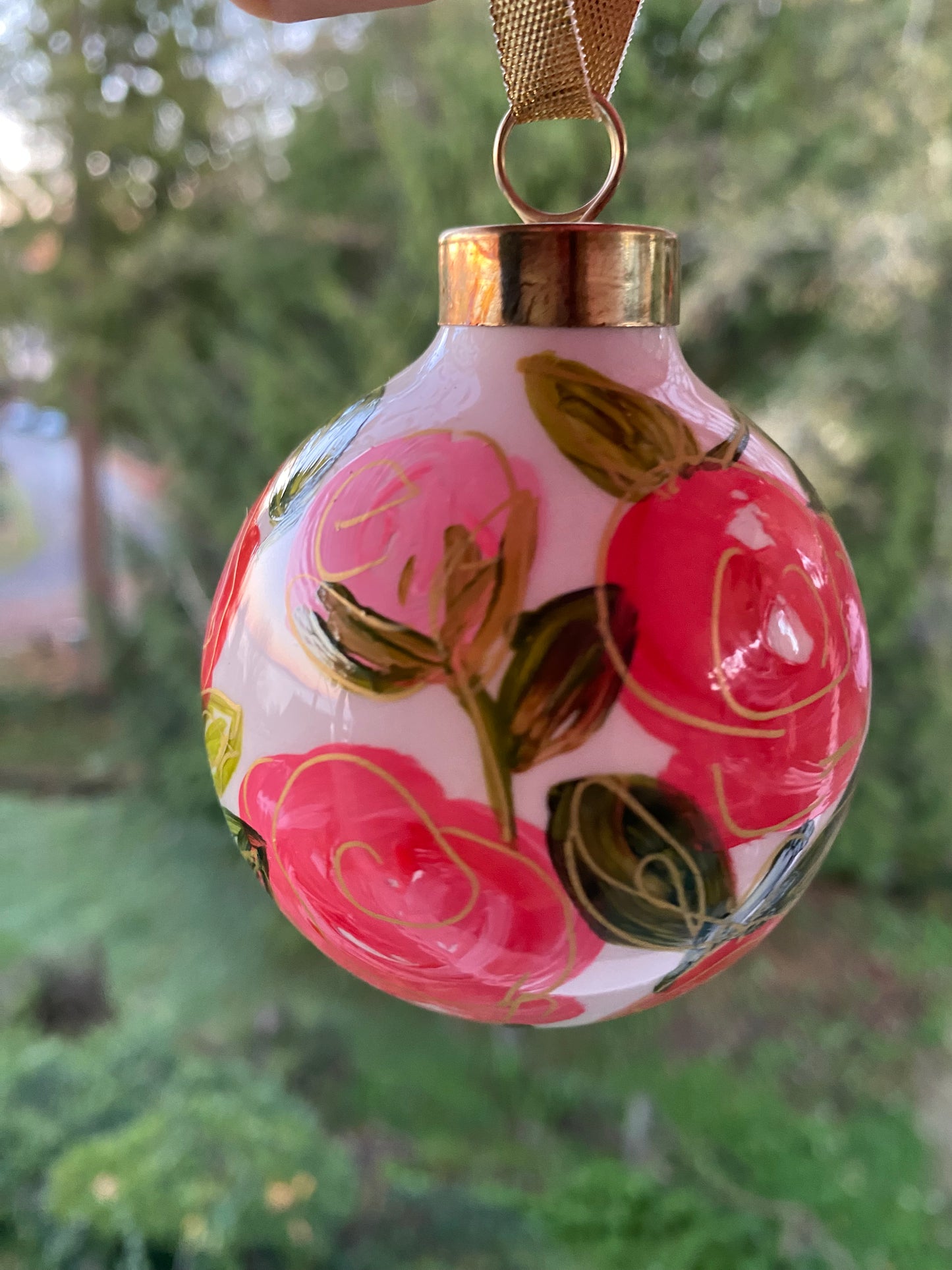 RED + PINK + ORANGE ROSES ROUND ORNAMENT