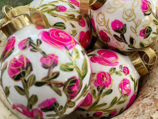 PINK ROSES ROUND ORNAMENT
