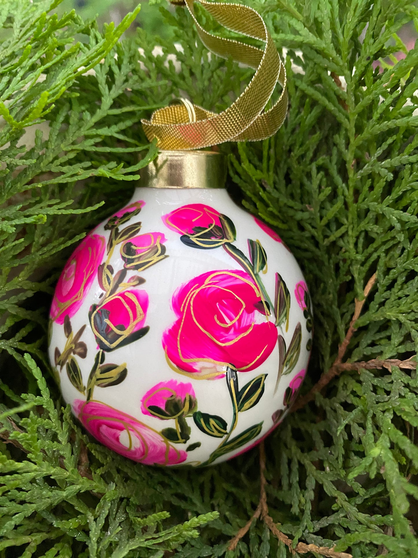 PINK ROSES ROUND ORNAMENT