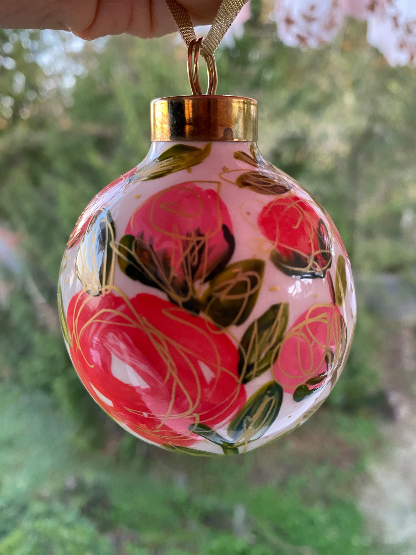 RED + PINK + ORANGE ROSES ROUND ORNAMENT