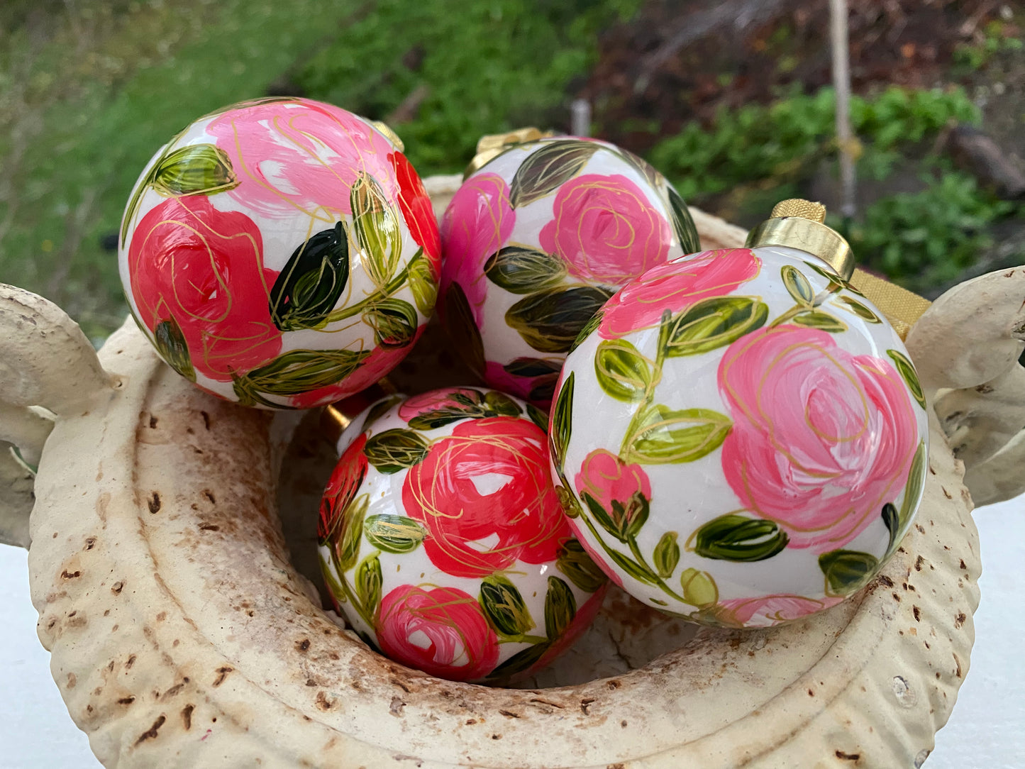 RED + PINK + ORANGE ROSES ROUND ORNAMENT